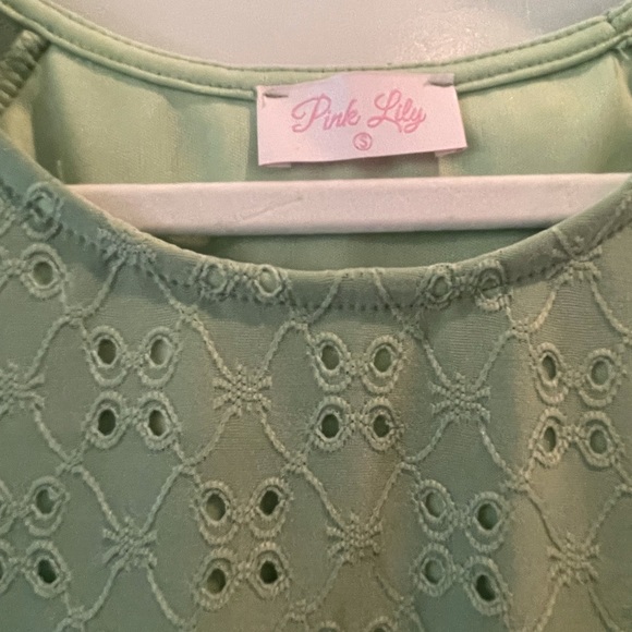 Pink Lily Green Blouse - Picture 2 of 3